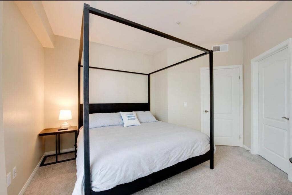 The Nest A Spacious 1 Bedroom Apartment With A Pool View Los Angeles Esterno foto