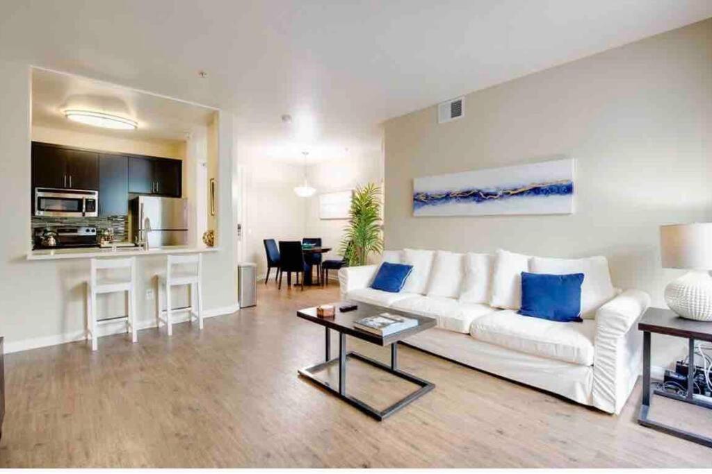 The Nest A Spacious 1 Bedroom Apartment With A Pool View Los Angeles Esterno foto